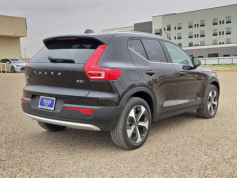 Volvo  XC40 Plus, B5 AWD Gas (mild hybrid), Gasoline, Bright