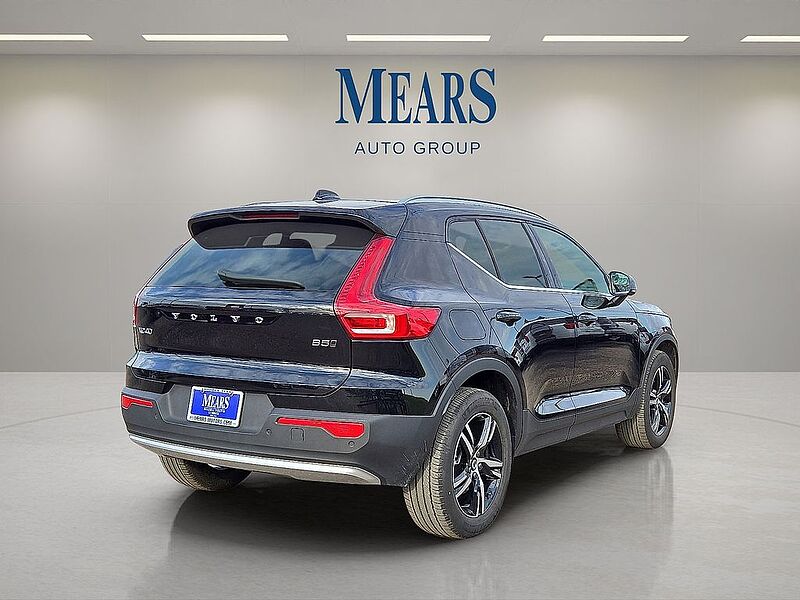 Volvo  XC40 Core, B5 AWD Gas (mild hybrid), Gasoline, Bright