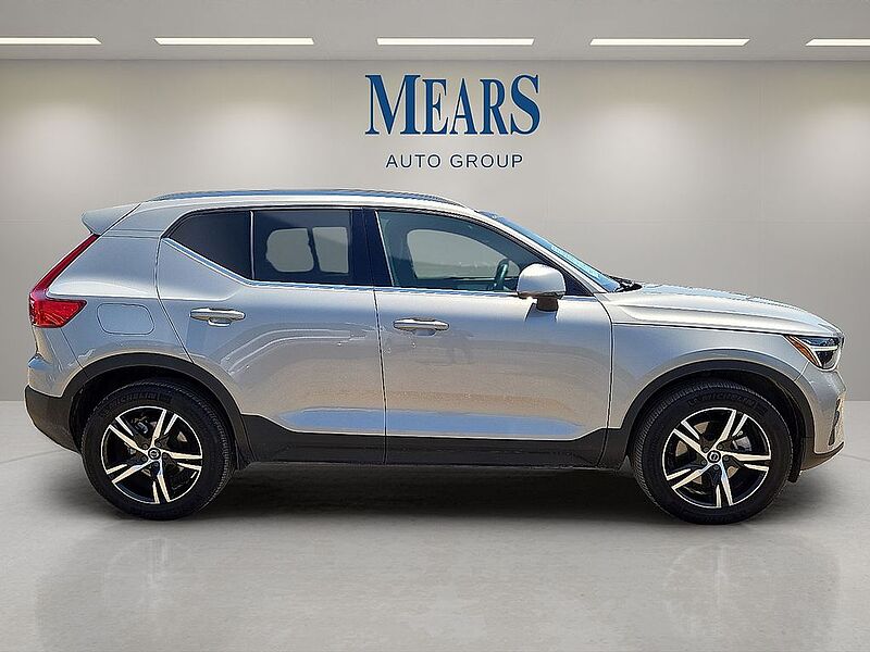 Volvo  XC40 Core, B5 AWD Gas (mild hybrid), Gasoline, Bright
