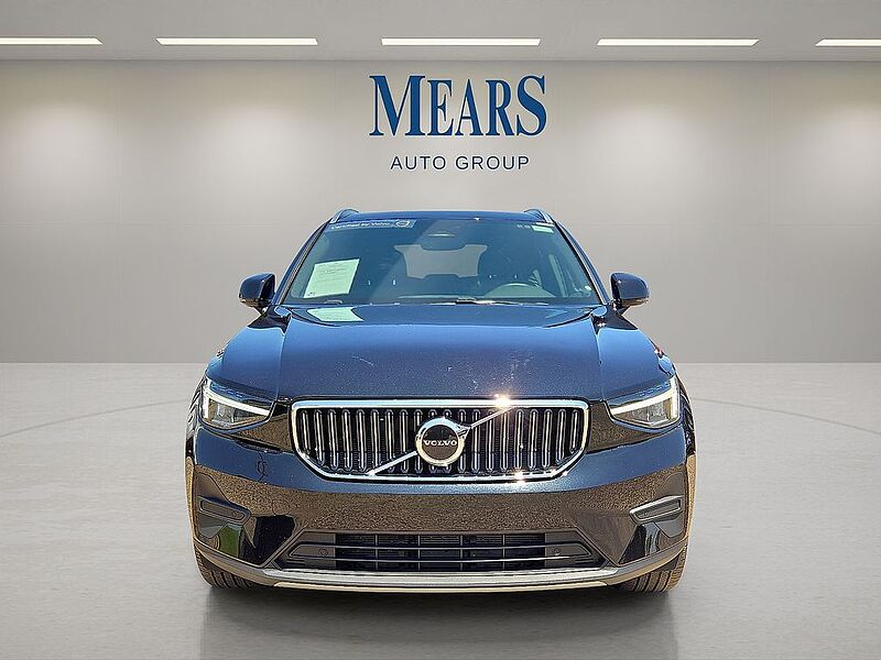 Volvo  XC40 Core, B5 AWD Gas (mild hybrid), Gasoline, Bright