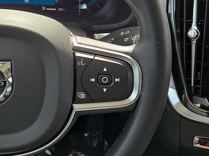 Volvo  S60 Core, B5 FWD Gas (mild hybrid), Gasoline, Dark