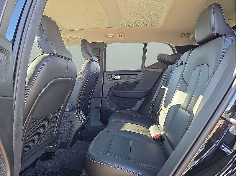 Volvo XC40 Plus, B5 AWD Gas (mild hybrid), Gasoline, Dark