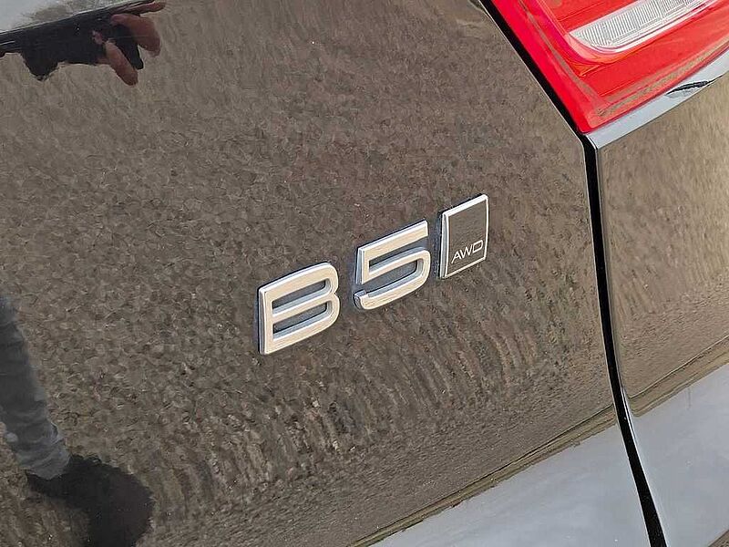 Volvo  XC40 Plus, B5 AWD Gas (mild hybrid), Gasoline, Bright