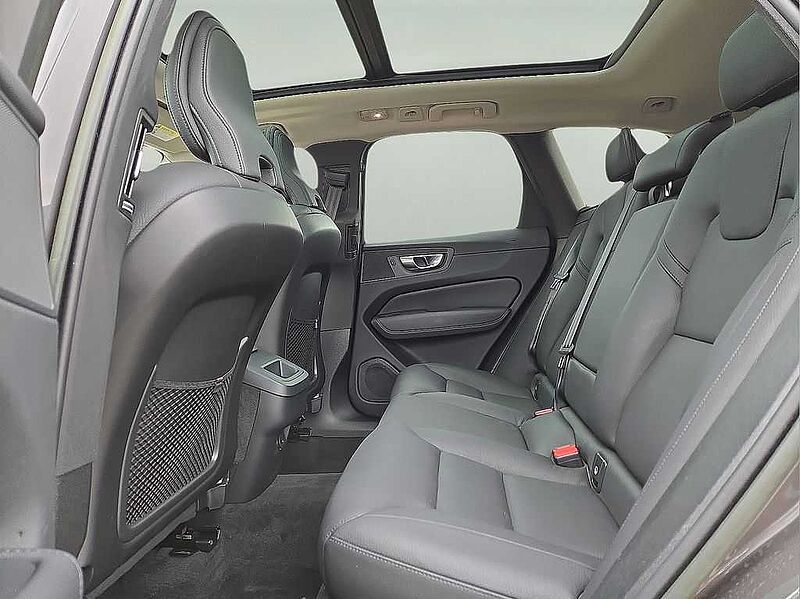 Volvo  XC60 Plus, B5 FWD, Mild Hybrid, Dark