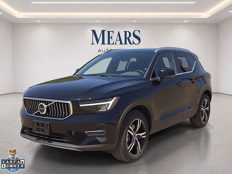 Volvo  XC40 Core, B5 AWD Gas (mild hybrid), Gasoline, Bright