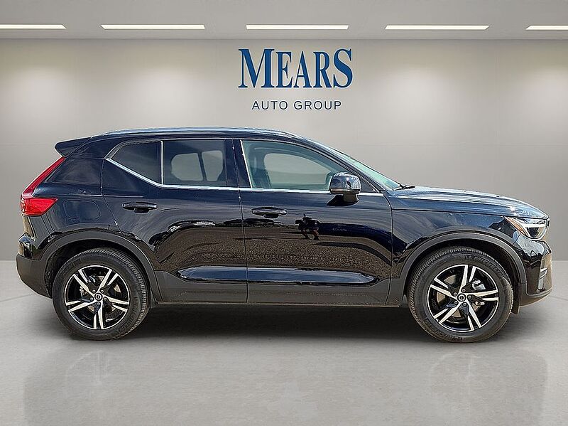 Volvo  XC40 Core, B5 AWD Gas (mild hybrid), Gasoline, Bright
