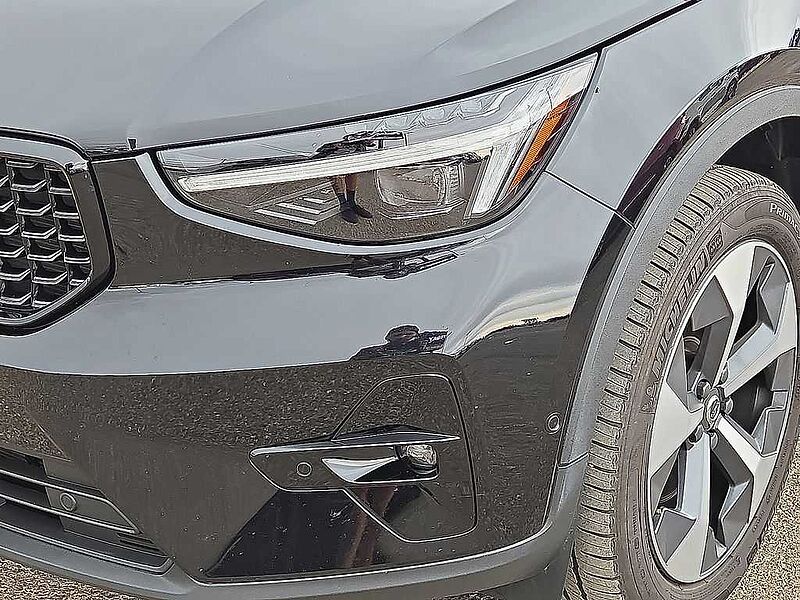 Volvo  XC40 Plus, B5 AWD Gas (mild hybrid), Gasoline, Dark