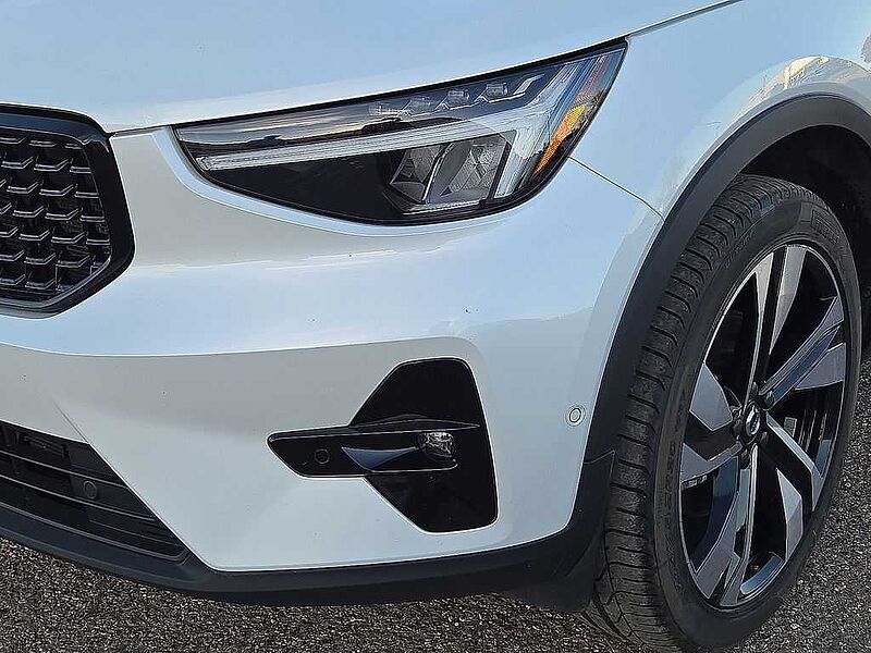 Volvo XC40 Plus, B5 AWD Gas (mild hybrid), Gasoline, Dark