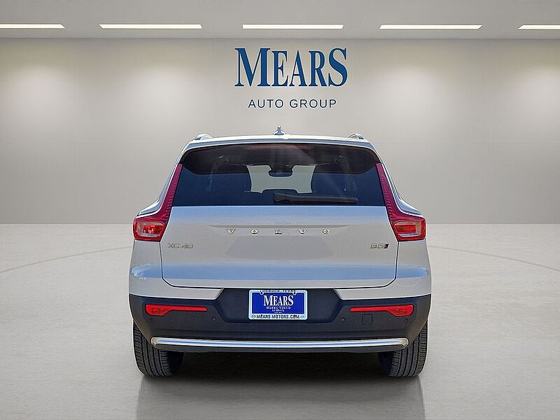 Volvo XC40 Core, B5 AWD Gas (mild hybrid), Gasoline, Bright