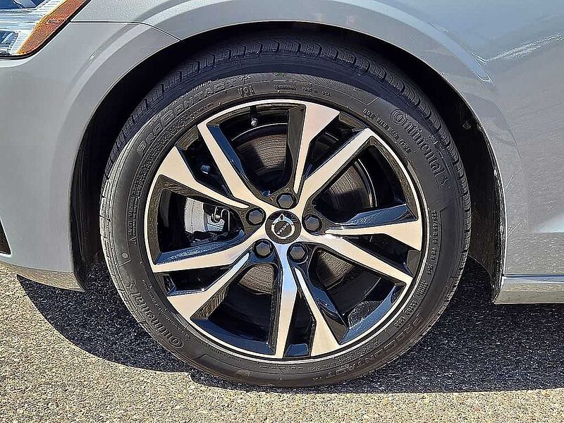 Volvo  S60 Core, B5 FWD Gas (mild hybrid), Gasoline, Dark