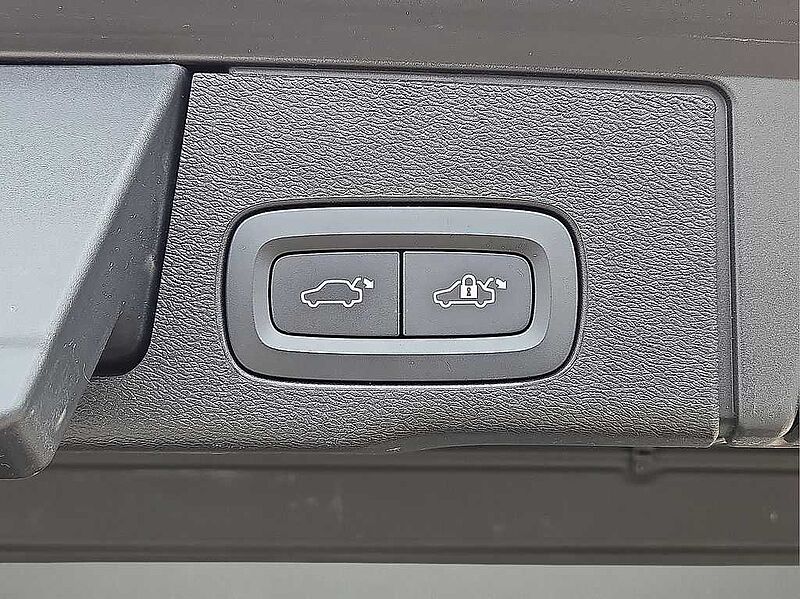 Volvo  XC60 Plus, B5 FWD, Mild Hybrid, Dark