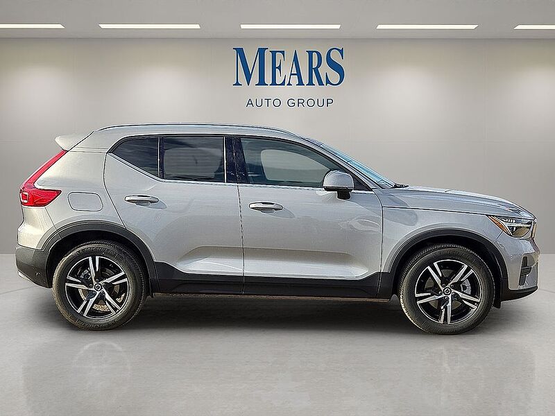 Volvo  XC40 Core, B5 AWD Gas (mild hybrid), Gasoline, Bright