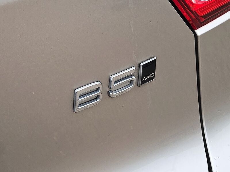 Volvo  XC40 Plus, B5 AWD, Mild Hybrid, Bright