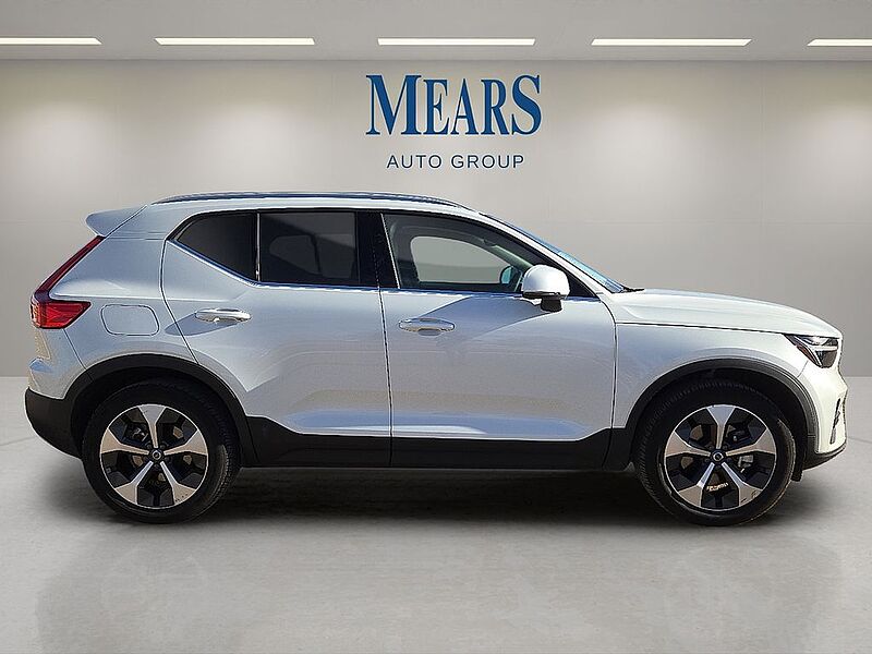 Volvo XC40 Core, B5 AWD Gas (mild hybrid), Gasoline, Bright