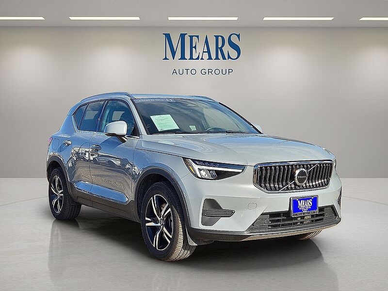 Volvo  XC40 Core, B5 AWD Gas (mild hybrid), Gasoline, Bright