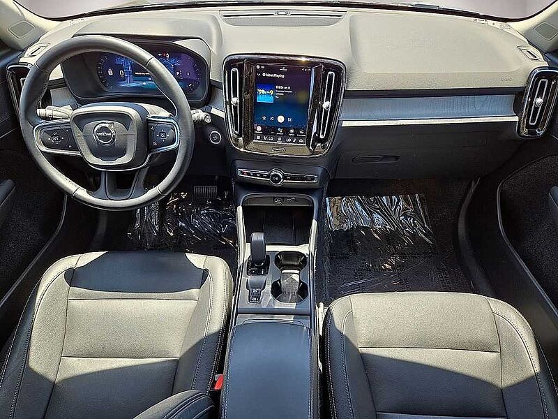 Volvo  XC40 Core, B5 AWD Gas (mild hybrid), Gasoline, Bright
