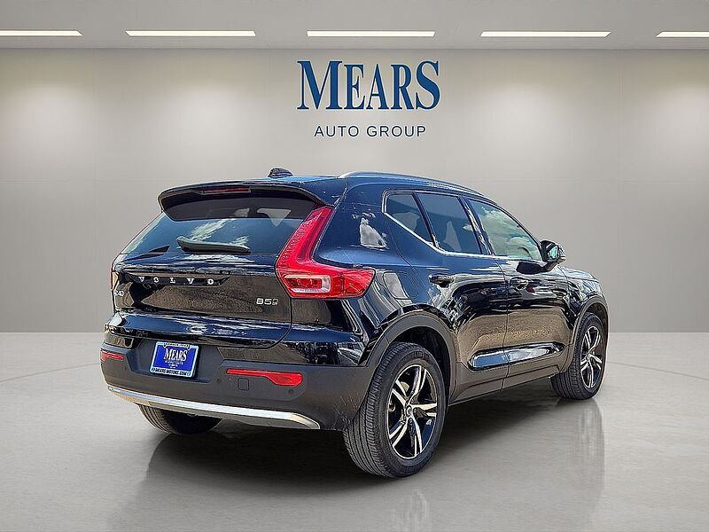 Volvo  XC40 Core, B5 AWD Gas (mild hybrid), Gasoline, Bright