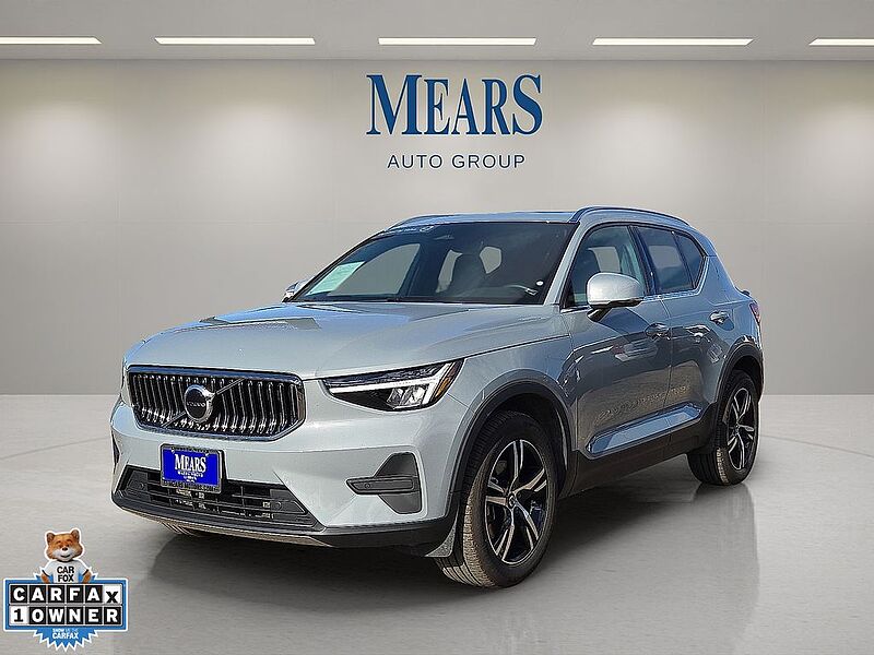 Volvo  XC40 Core, B5 AWD Gas (mild hybrid), Gasoline, Bright