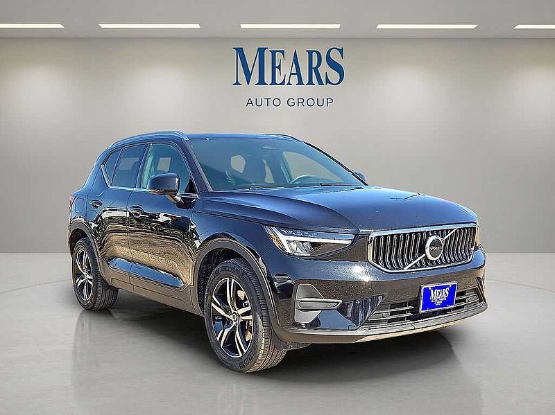 Volvo  XC40 Core, B5 AWD Gas (mild hybrid), Gasoline, Bright