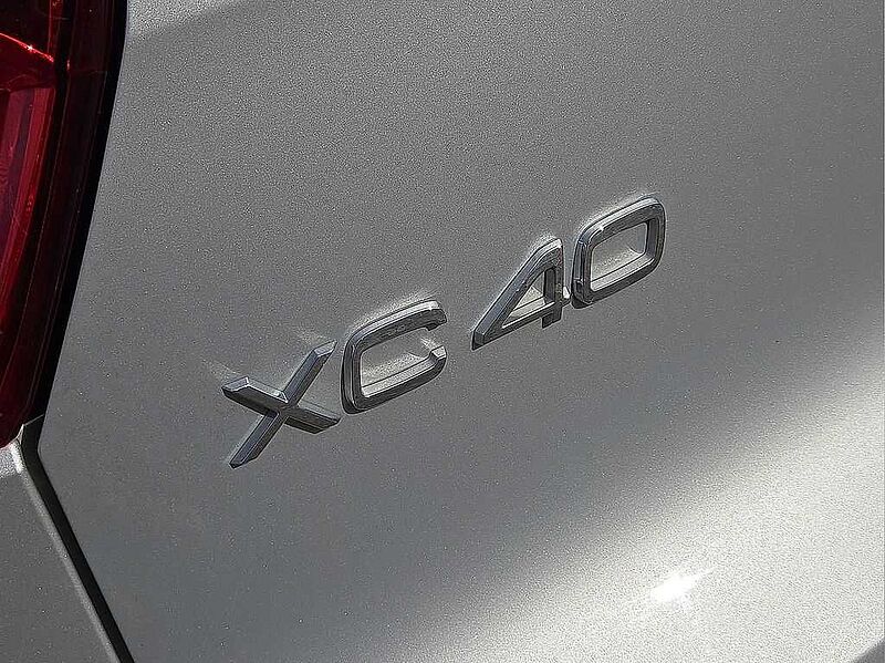 Volvo  XC40 Core, B5 AWD Gas (mild hybrid), Gasoline, Bright