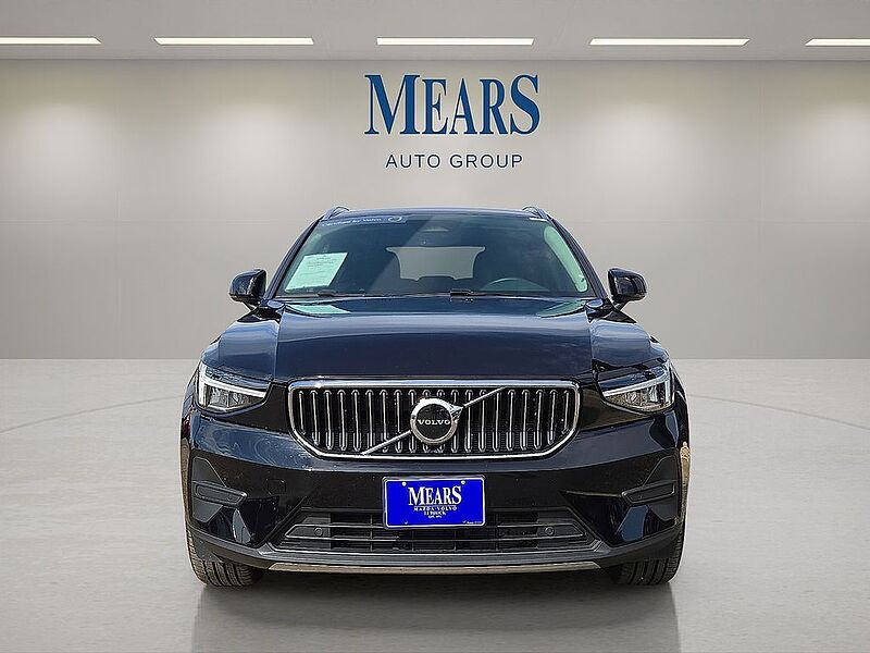 Volvo  XC40 Core, B5 AWD Gas (mild hybrid), Gasoline, Bright