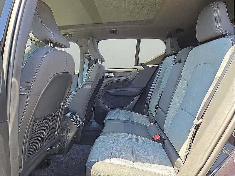Volvo  XC40 Core, B5 AWD Gas (mild hybrid), Gasoline, Bright