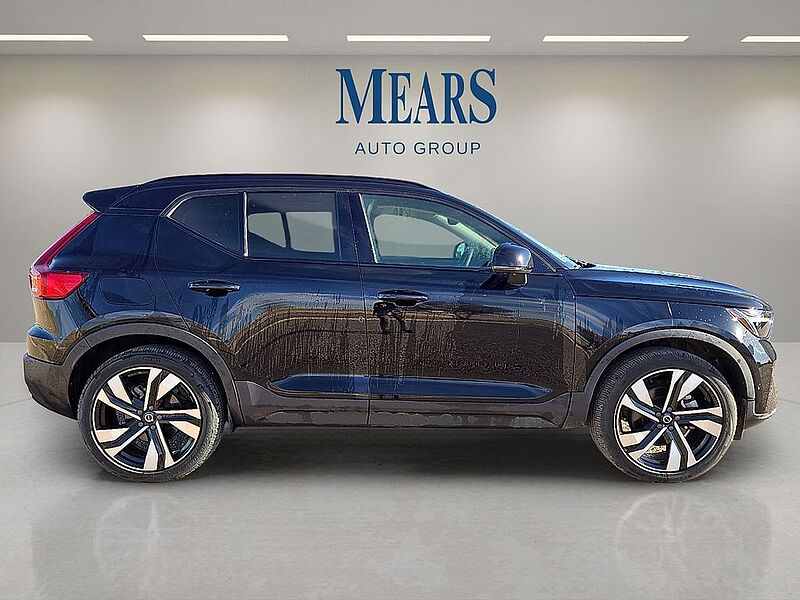 Volvo XC40 Plus, B5 AWD Gas (mild hybrid), Gasoline, Dark