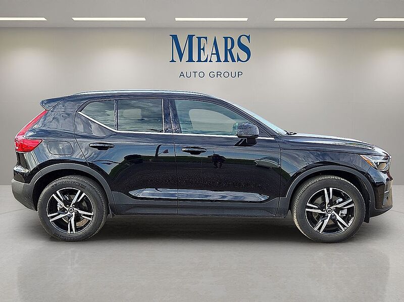 Volvo  XC40 Core, B5 AWD Gas (mild hybrid), Gasoline, Bright
