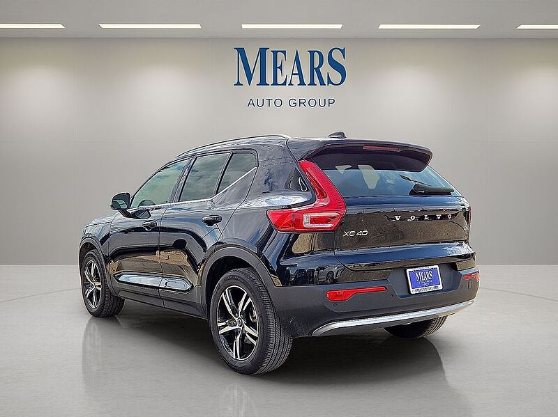 Volvo  XC40 Core, B5 AWD Gas (mild hybrid), Gasoline, Bright