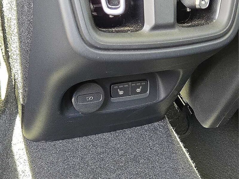 Volvo  XC40 Core, B5 AWD Gas (mild hybrid), Gasoline, Bright