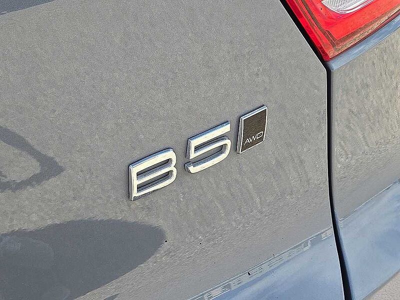 Volvo  XC40 Plus, B5 AWD, Mild Hybrid, Dark