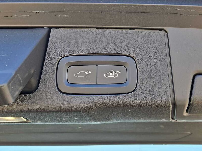 Volvo  XC60 Ultimate, B6 AWD, Mild Hybrid, Bright