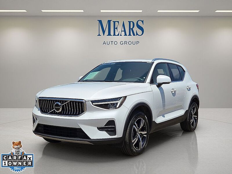 Volvo  XC40 Core, B5 AWD Gas (mild hybrid), Gasoline, Bright