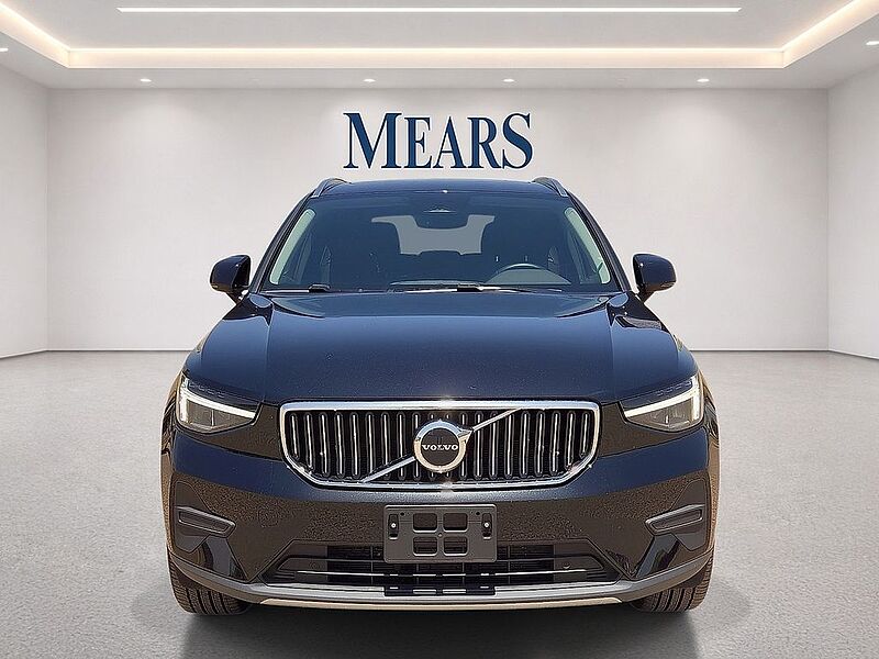 Volvo  XC40 Core, B5 AWD Gas (mild hybrid), Gasoline, Bright