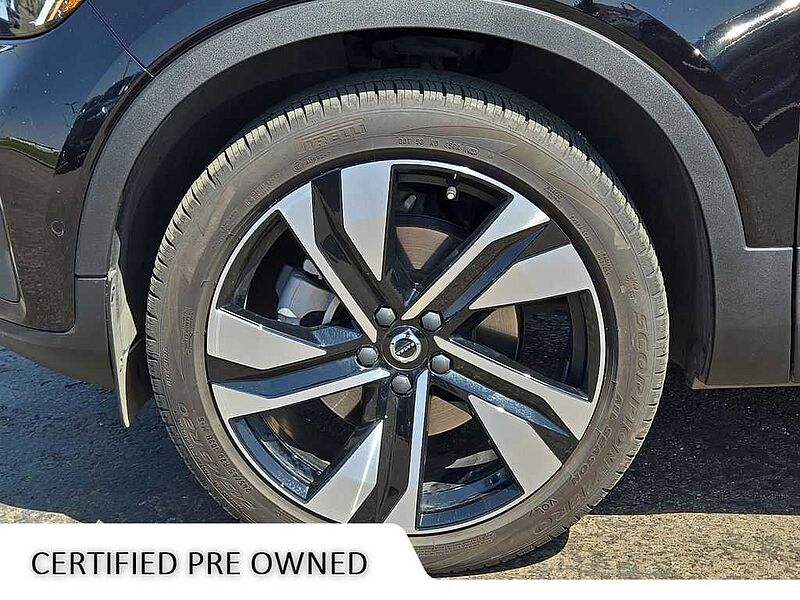 Volvo  XC40 Plus, B5 AWD Gas (mild hybrid), Gasoline, Bright