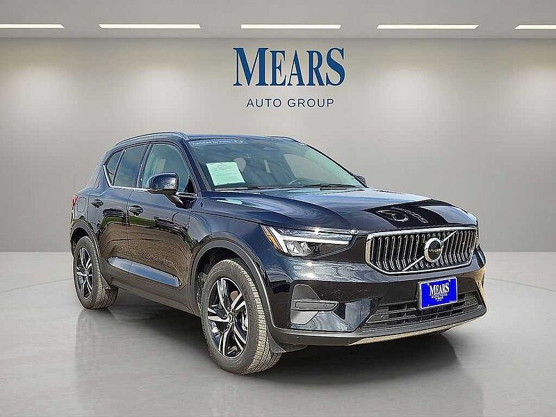 Volvo  XC40 Core, B5 AWD Gas (mild hybrid), Gasoline, Bright
