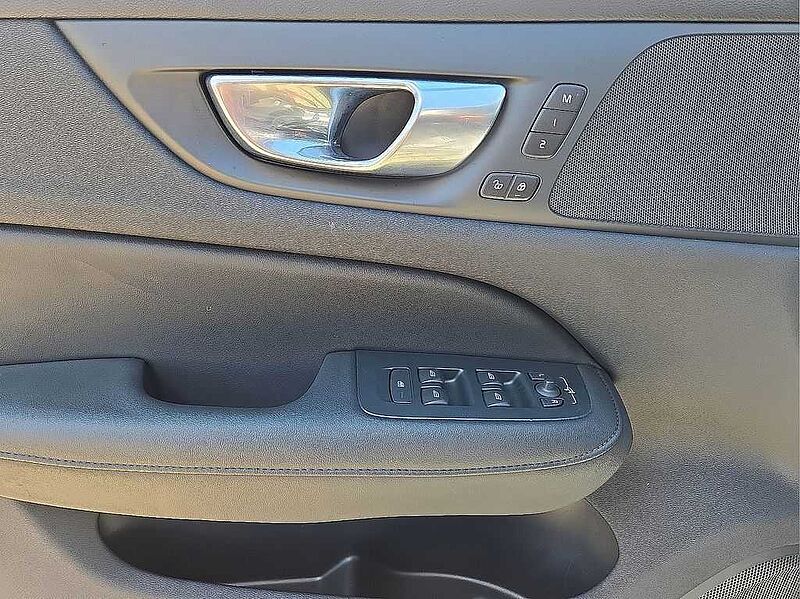 Volvo  S60 Core, B5 FWD Gas (mild hybrid), Gasoline, Dark
