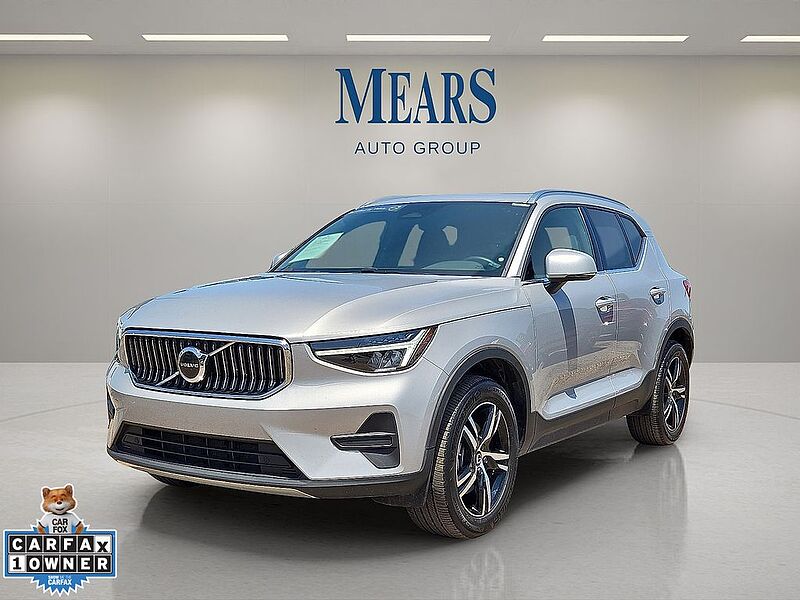 Volvo  XC40 Core, B5 AWD Gas (mild hybrid), Gasoline, Bright