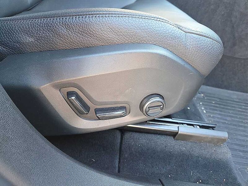 Volvo XC60 Plus, B5 AWD, Mild Hybrid, Dark