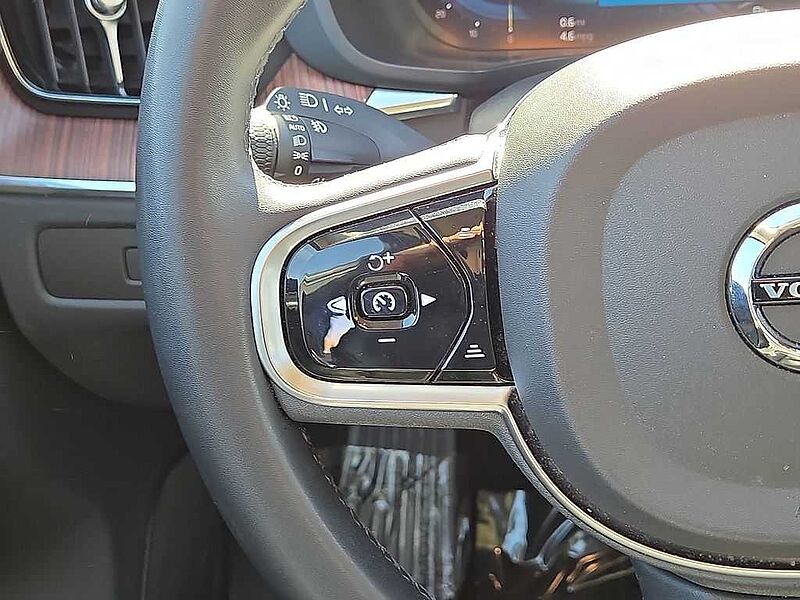 Volvo  XC60 Ultimate, B6 AWD, Mild Hybrid, Bright