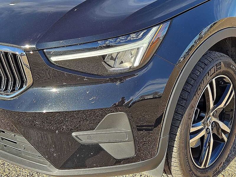 Volvo XC40 Core, B5 AWD Gas (mild hybrid), Gasoline, Bright