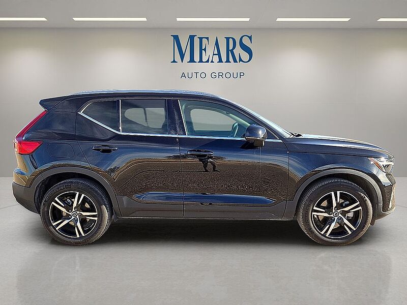 Volvo XC40 Core, B5 AWD Gas (mild hybrid), Gasoline, Bright