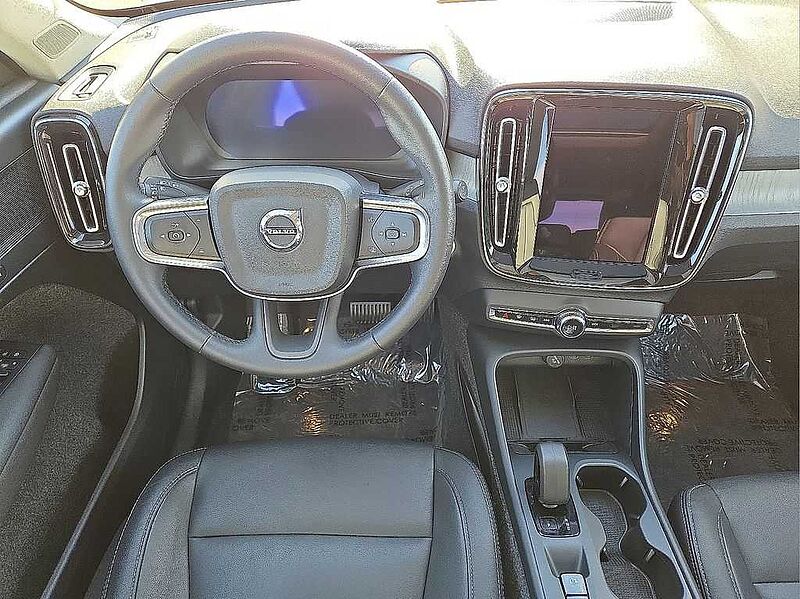 Volvo XC40 Core, B5 AWD Gas (mild hybrid), Gasoline, Bright