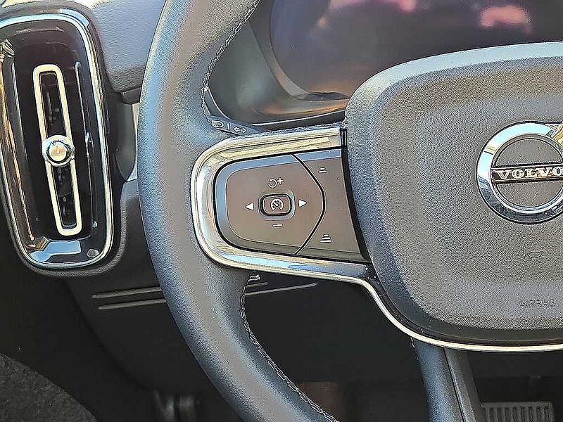 Volvo XC40 Core, B5 AWD Gas (mild hybrid), Gasoline, Bright