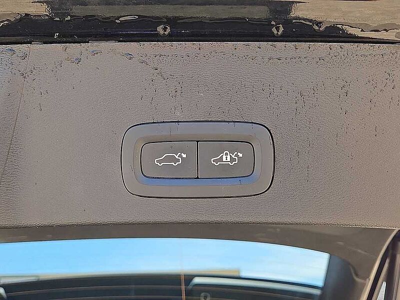 Volvo  XC40 Core, B5 AWD Gas (mild hybrid), Gasoline, Bright
