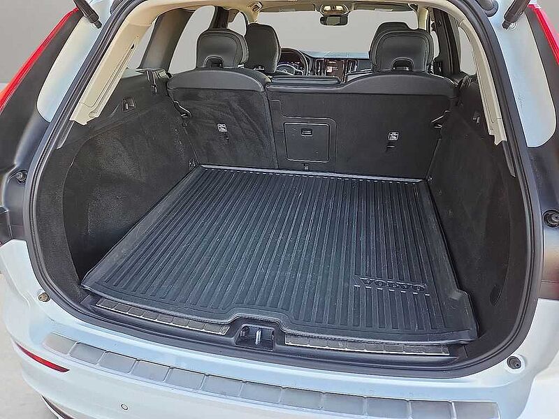 Volvo XC60 Plus, B5 AWD, Mild Hybrid, Dark