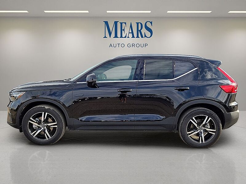 Volvo  XC40 Core, B5 AWD Gas (mild hybrid), Gasoline, Bright