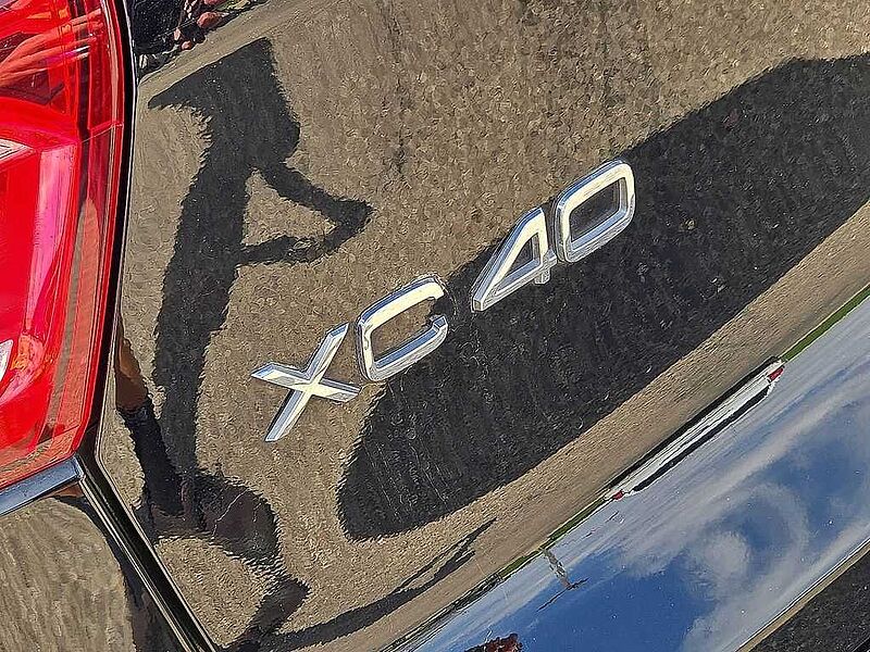 Volvo  XC40 Core, B5 AWD Gas (mild hybrid), Gasoline, Bright