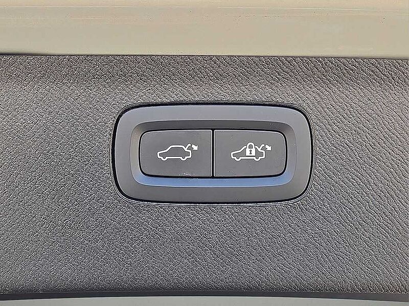 Volvo XC90 Plus, B6 AWD Gas (mild hybrid), Gasoline, Bright, 7 Seats