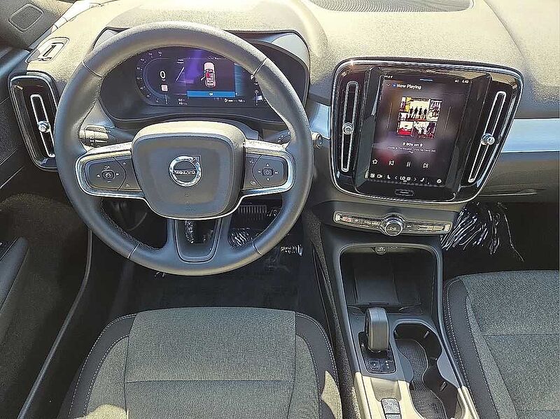 Volvo  XC40 Core, B5 AWD Gas (mild hybrid), Gasoline, Bright